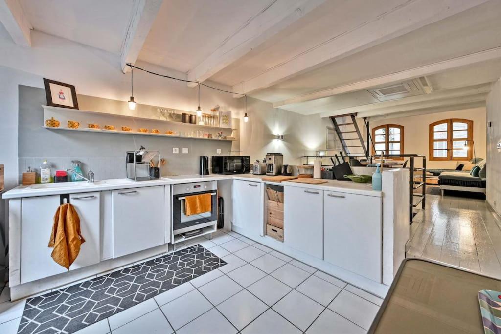 La Bulle - Parking Gratuit En Souterrain - 2 Mins Du Palais Des Papes - Clim Ac - Wifi Apartment Авиньон Екстериор снимка